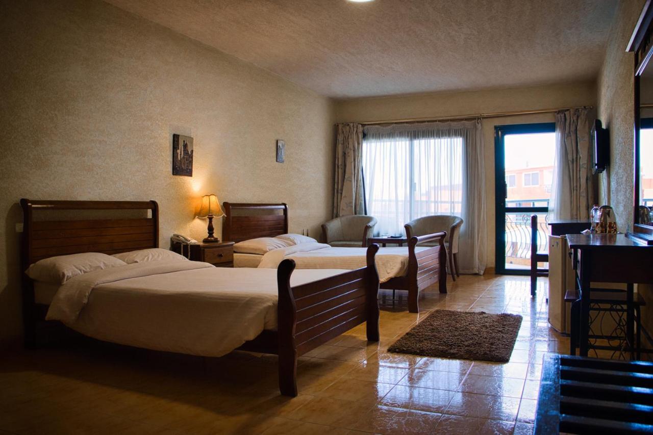Adham Compound Hotel Koning Mariout Buitenkant foto
