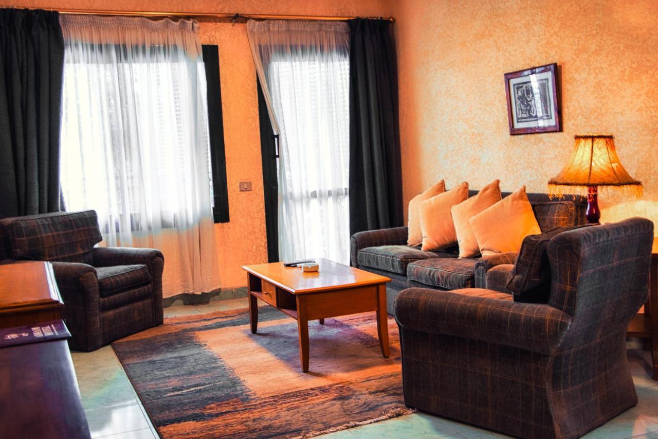 Adham Compound Hotel Koning Mariout Buitenkant foto