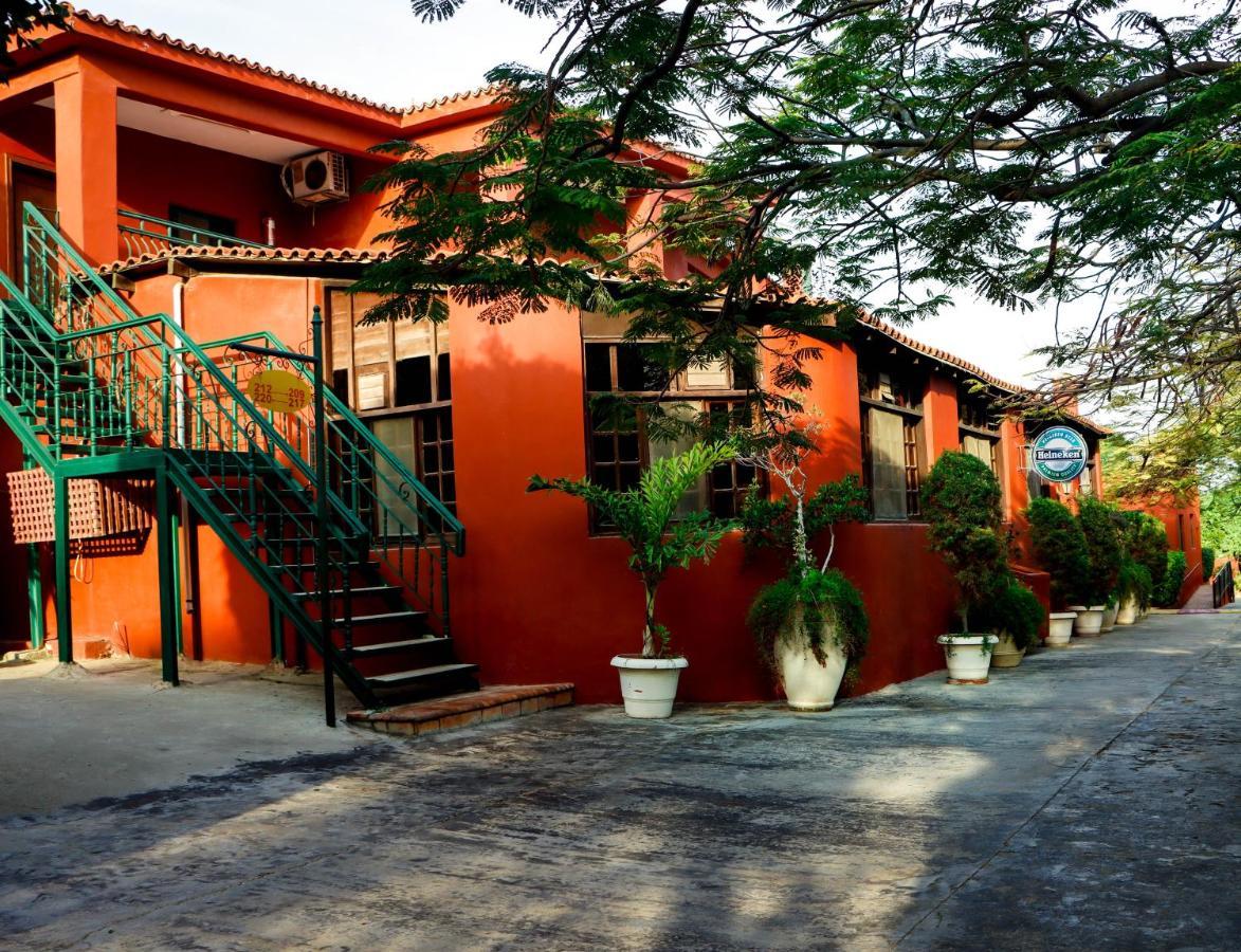 Adham Compound Hotel Koning Mariout Buitenkant foto