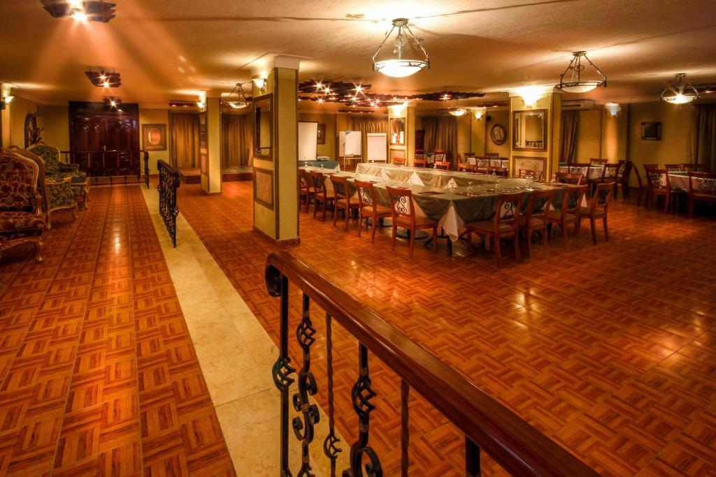 Adham Compound Hotel Koning Mariout Buitenkant foto