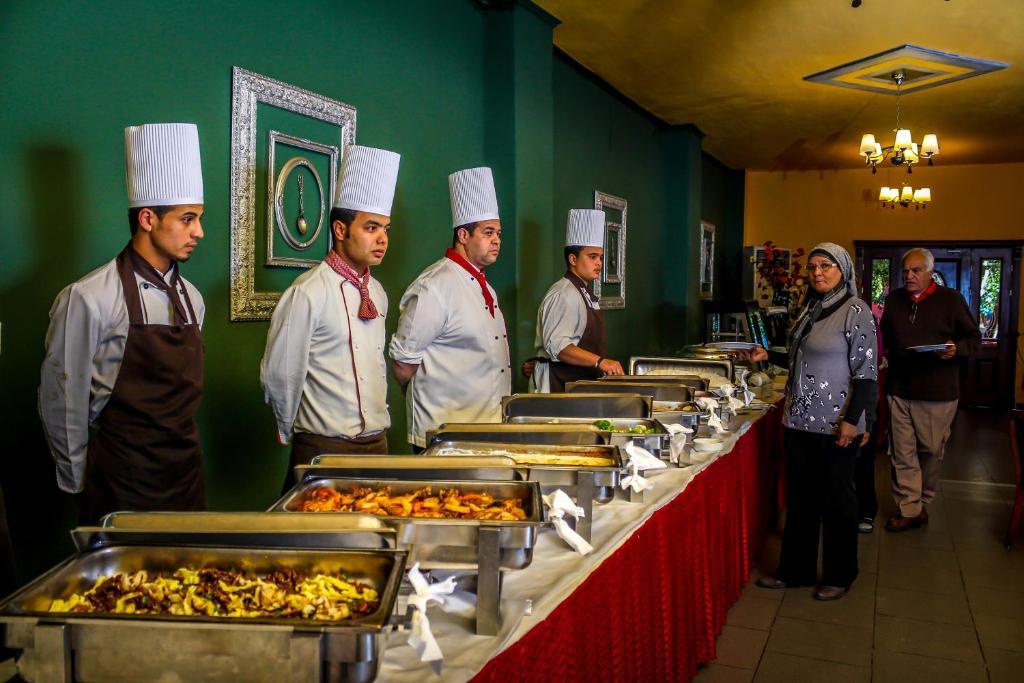 Adham Compound Hotel Koning Mariout Buitenkant foto
